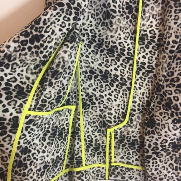 Vince Camuto Leopard Blazer. Size 0 - Picture 4 of 6
